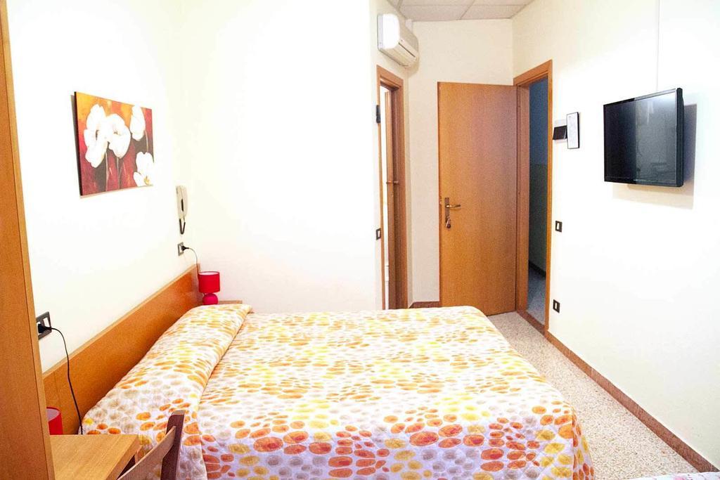 Albergo Dal Baffo Lazise Habitación foto